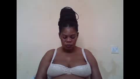Snapshot of sexydove2 chatting on 02.17.25 EMILY online show from 02.17.25