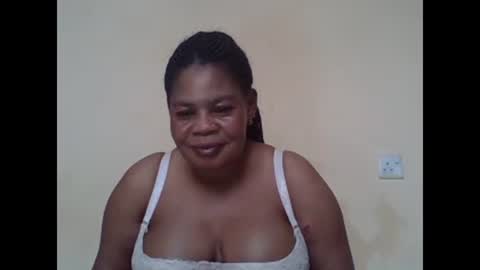 Snapshot of sexydove2 chatting on 03.10.25 EMILY online show from 03.10.25