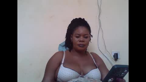 Snapshot of sexydove2 chatting on 09.15.25 EMILY online show from 09.15.25