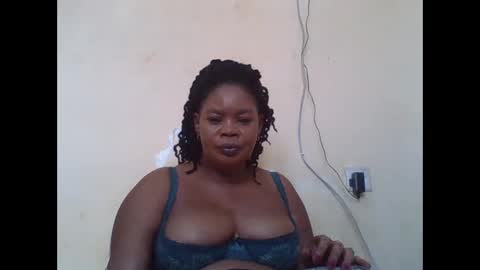 Snapshot of sexydove2 chatting on 09.19.25 EMILY online show from 09.19.25