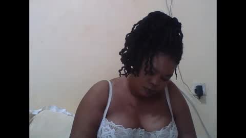 Snapshot of sexydove2 chatting on 09.20.25 EMILY online show from 09.20.25
