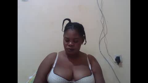 Snapshot of sexydove2 chatting on 09.28.25 EMILY online show from 09.28.25