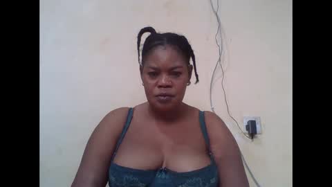 Snapshot of sexydove2 chatting on 09.29.25 EMILY online show from 09.29.25