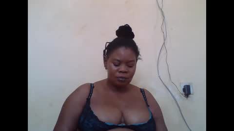 Snapshot of sexydove2 chatting on 09.30.25 EMILY online show from 09.30.25