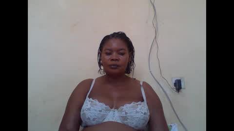 Snapshot of sexydove2 chatting on 10.02.25 EMILY online show from 10.02.25
