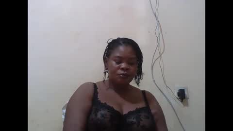 Snapshot of sexydove2 chatting on 10.05.25 EMILY online show from 10.05.25