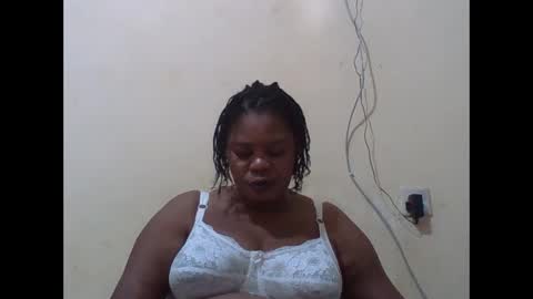 Snapshot of sexydove2 chatting on 10.08.25 EMILY online show from 10.08.25