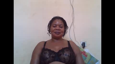 Snapshot of sexydove2 chatting on 10.18.25 EMILY online show from 10.18.25