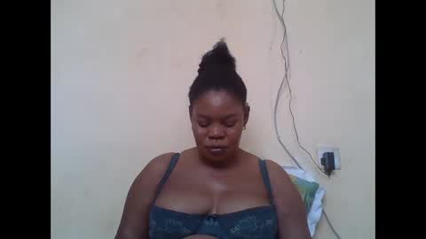 Snapshot of sexydove2 chatting on 10.23.25 EMILY online show from 10.23.25