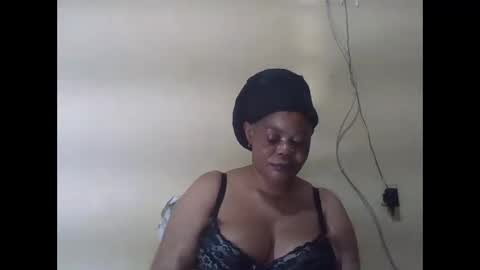 Snapshot of sexydove2 chatting on 06.07.26 EMILY online show from 06.07.26