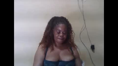 Snapshot of sexydove2 chatting on 06.08.26 EMILY online show from 06.08.26