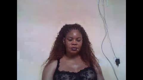 Snapshot of sexydove2 chatting on 06.09.26 EMILY online show from 06.09.26