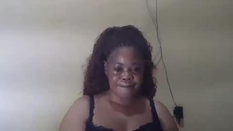 Snapshot of sexydove2 chatting on 06.16.26 EMILY online show from 06.16.26