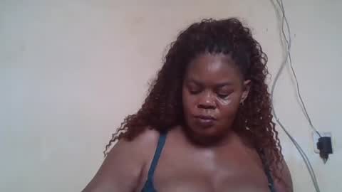 Snapshot of sexydove2 chatting on 06.17.26 EMILY online show from 06.17.26