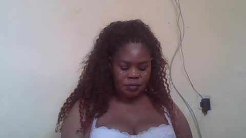 Snapshot of sexydove2 chatting on 06.18.26 EMILY online show from 06.18.26