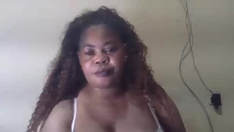 Snapshot of sexydove2 chatting on 06.21.26 EMILY online show from 06.21.26