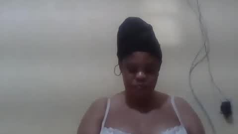 Snapshot of sexydove2 chatting on 07.16.26 EMILY online show from 07.16.26