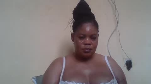 Snapshot of sexydove2 chatting on 07.17.26 EMILY online show from 07.17.26