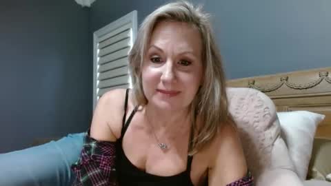 Snapshot of sexyfloridamilf chatting on 12.25.24 LisaisLuscious online show from 12.25.24