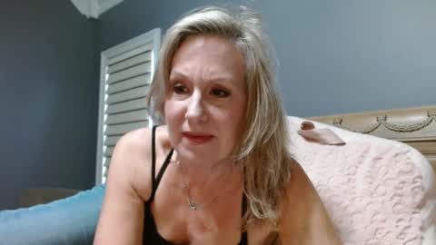 Snapshot of sexyfloridamilf chatting on 12.31.24 LisaisLuscious online show from 12.31.24