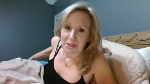 Snapshot of sexyfloridamilf chatting on 01.05.25 LisaisLuscious online show from 01.05.25