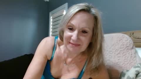 Snapshot of sexyfloridamilf chatting on 01.11.25 LisaisLuscious online show from 01.11.25