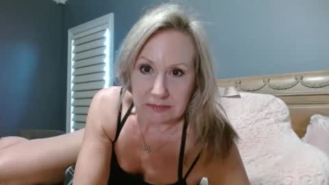 Snapshot of sexyfloridamilf chatting on 01.14.25 LisaisLuscious online show from 01.14.25