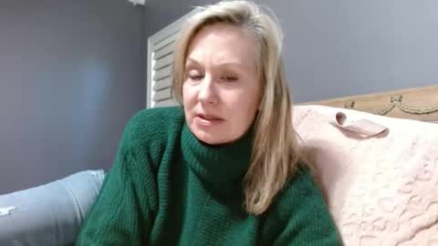 Snapshot of sexyfloridamilf chatting on 01.23.25 LisaisLuscious online show from 01.23.25