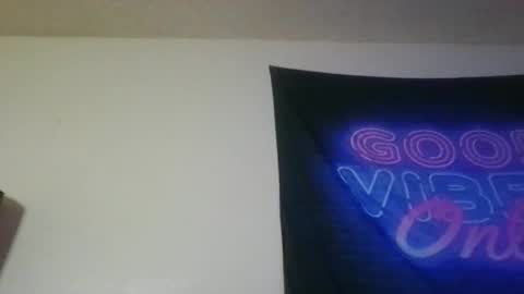 Snapshot of sexyhoneyyy chatting on 10.30.25 sexyhoneyyy online show from 10.30.25