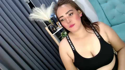 Snapshot of sexyjeanniecuntcums chatting on 01.02.25 JENNY online show from 01.02.25