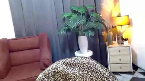 Snapshot of sexyjeanniecuntcums chatting on 04.28.26 JENNY online show from 04.28.26