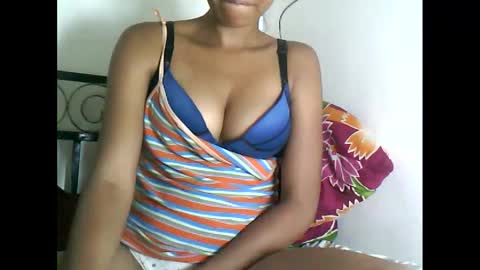 sexylarra12 online show from 01.17.25