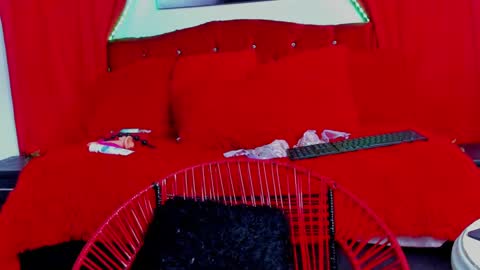 laura online show from 01.23.25