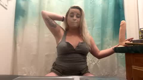 Snapshot of sexylilb17 chatting on 03.06.25 sexylilb17 online show from 03.06.25