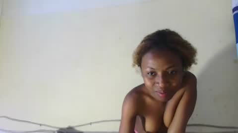 Snapshot of sexylittlebitch261 chatting on 05.05.26 Elania online show from 05.05.26