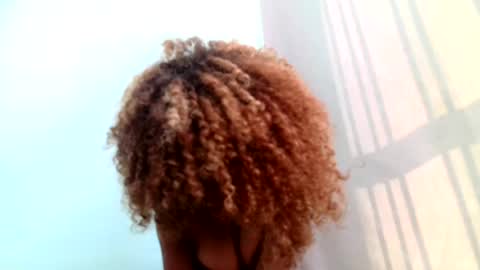 Snapshot of sexylittlebitch261 chatting on 07.25.26 Elania online show from 07.25.26
