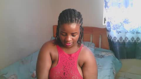 Snapshot of sexylucy33 chatting on 02.14.26 sexylucy33 online show from 02.14.26