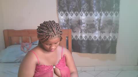 Snapshot of sexylucy33 chatting on 02.19.26 sexylucy33 online show from 02.19.26