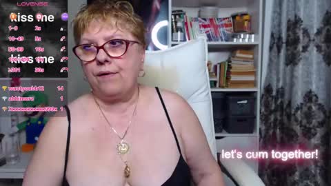 Snapshot of sexylynette4u chatting on 02.02.25 sexylynette4u online show from 02.02.25