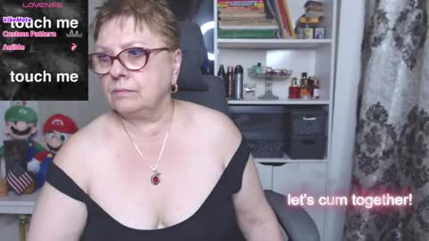 Snapshot of sexylynette4u chatting on 10.20.25 sexylynette4u online show from 10.20.25