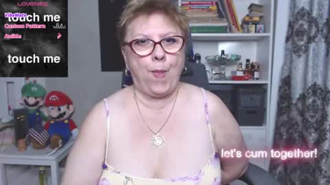 Snapshot of sexylynette4u chatting on 11.10.25 sexylynette4u online show from 11.10.25