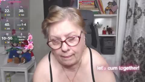 Snapshot of sexylynette4u chatting on 01.19.26 sexylynette4u online show from 01.19.26