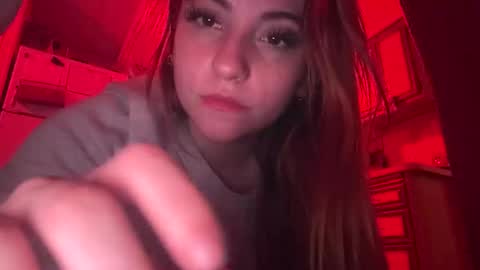 Snapshot of sexylynn010 chatting on 10.30.25 sexylynn010 online show from 10.30.25