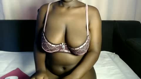 Snapshot of sexymelaninn chatting on 06.18.26 Sexy Melanin online show from 06.18.26