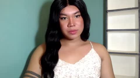 Snapshot of sexymika_xoxo chatting on 10.28.25 Mika online show from 10.28.25