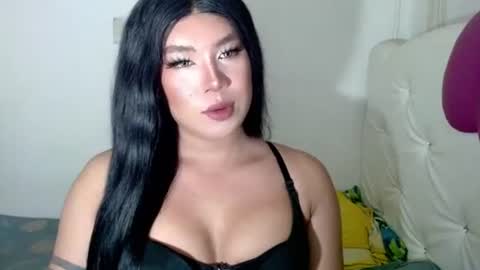 Snapshot of sexymika_xoxo chatting on 12.03.25 Mika online show from 12.03.25