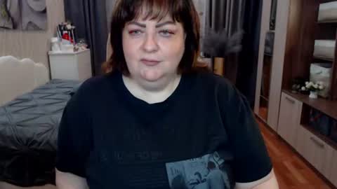 Snapshot of sexymilfsquirter chatting on 07.17.26 Victoria online show from 07.17.26