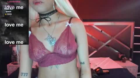 Snapshot of sexynaf chatting on 09.29.25 N A F online show from 09.29.25