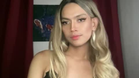 Snapshot of sexynakedweapon chatting on 06.05.26 LIEZEL online show from 06.05.26