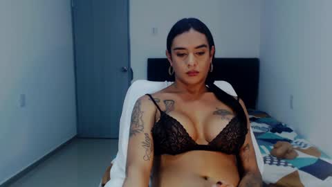 Snapshot of sexynatalia25 chatting on 12.14.24 Natalia Duran online show from 12.14.24